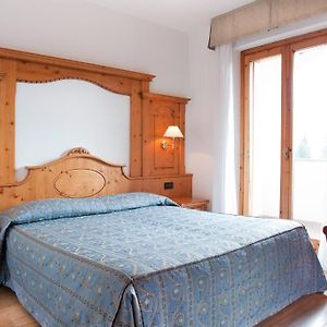 Camera con letto king size